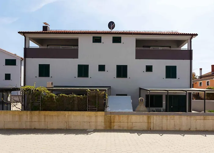 Near In Malinska-insel Krk 53322 Апартаменты Малинска